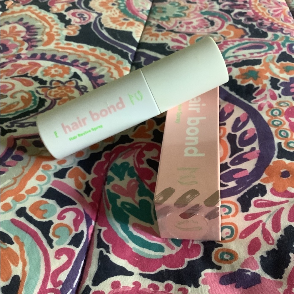 Pink Hair Styling Spray - Picture 2 of 4